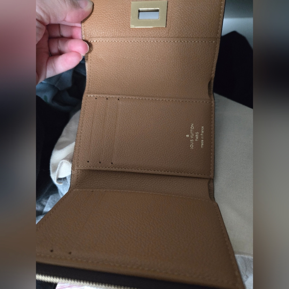 Louis Vuitton Victorine Wallet - Picture 4 of 4
